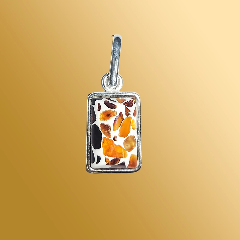 Кулоны с янтарем и ювелирной смолой